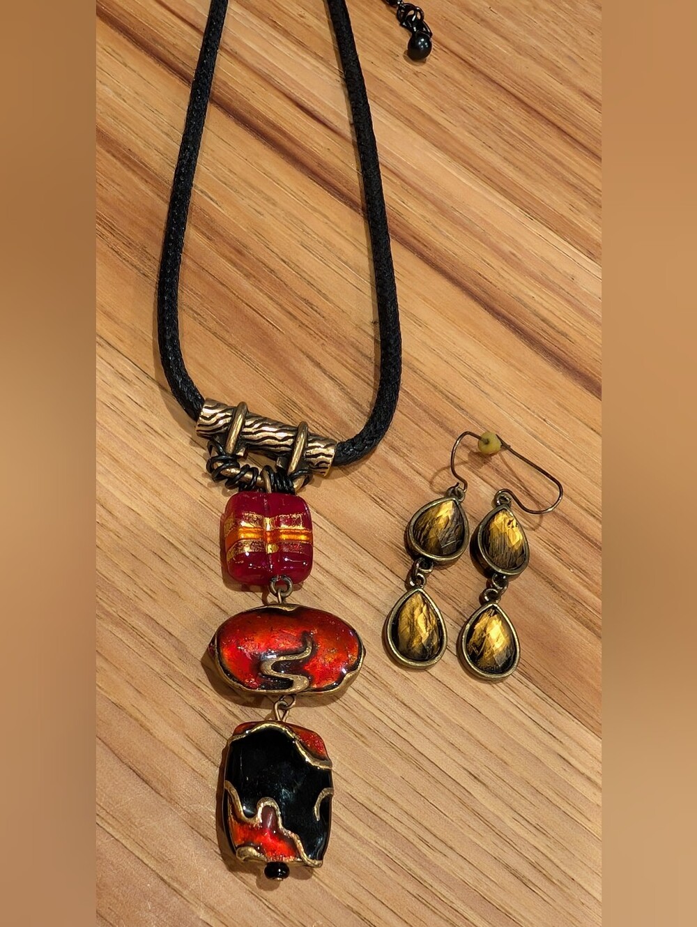Red and Gold Glass And Enamel Pendant Necklace and Earrings Set